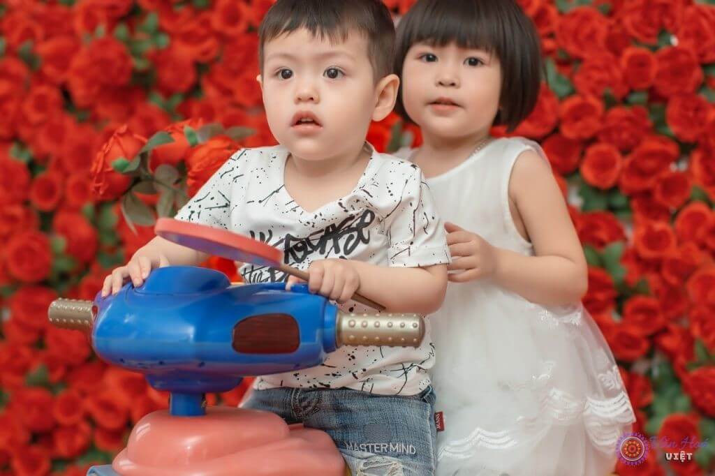 Chị hai Bông cùng em Subin