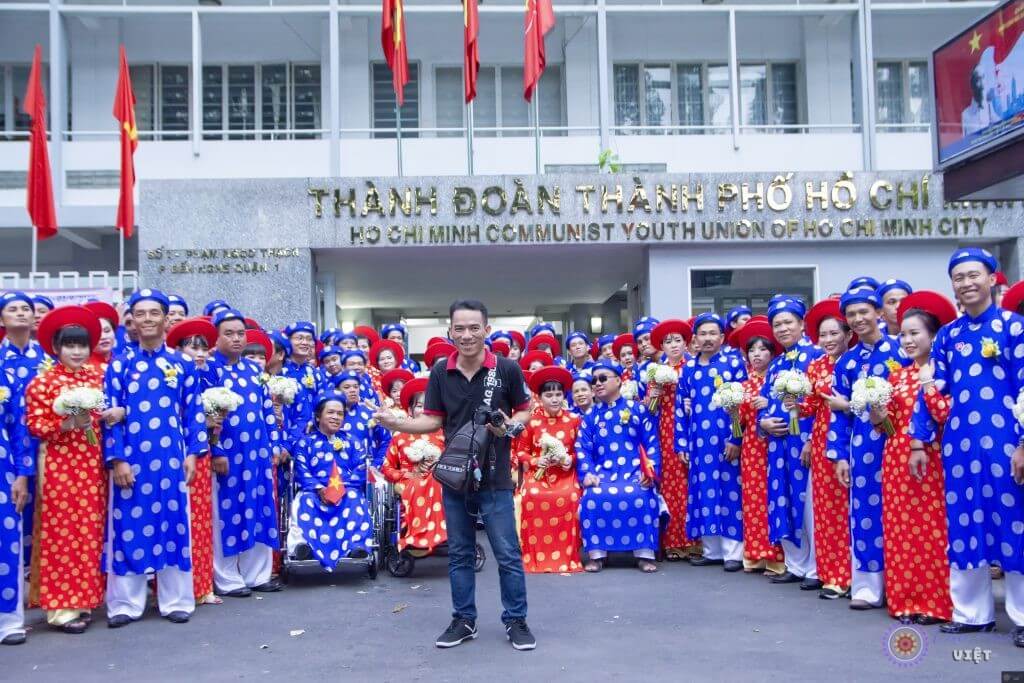 Hieu Lieng Photographer tác nghiệp tại Lễ cưới tập thể.