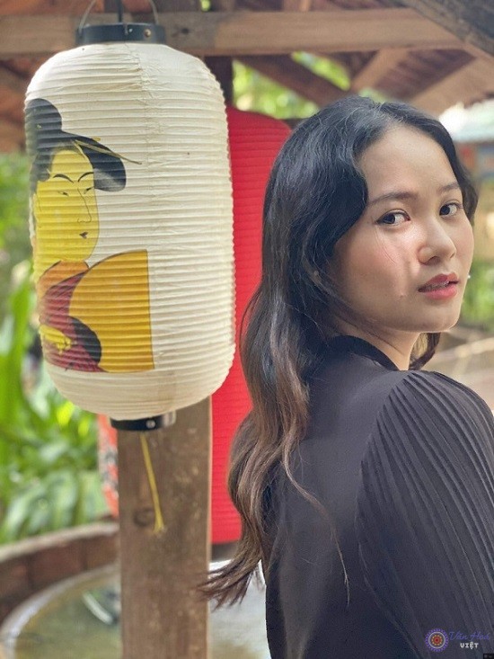 Chân dung nữ MC trẻ xinh đẹp, tràn đầy triển vọng