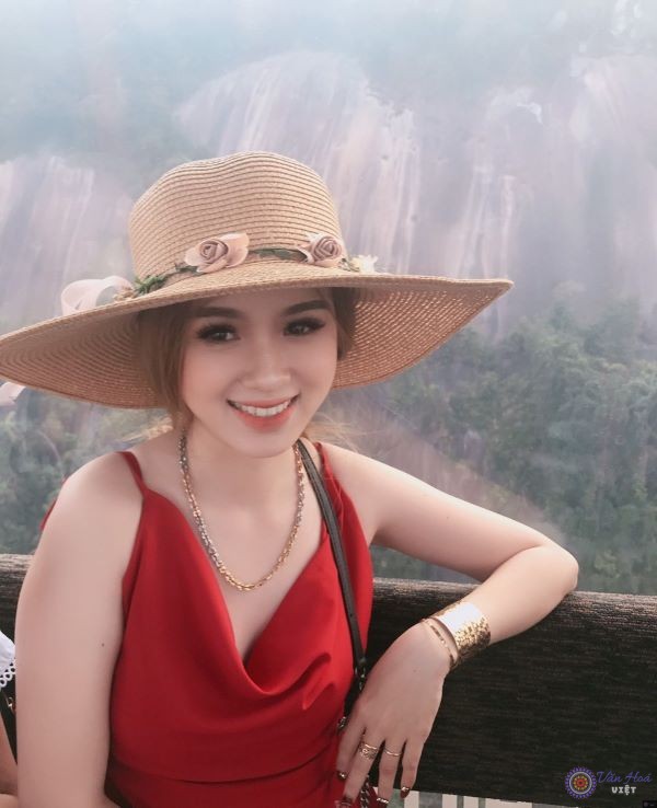 Cô chủ sỡ hữu nụ cười tỏa nắng