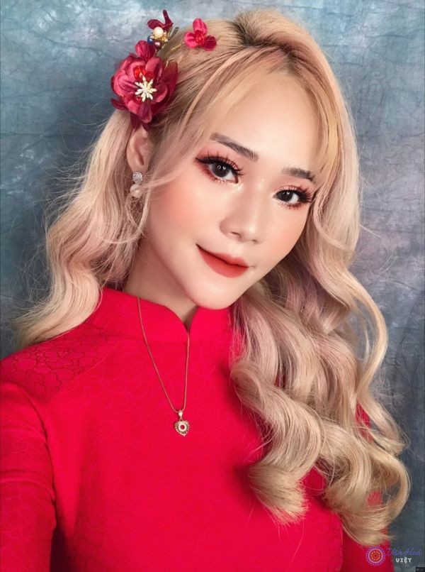 Cô gái trẻ với mong muốn thỏa chí đam mê