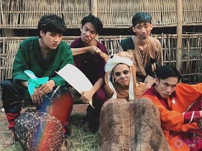 Đào Nguyễn Ánh và các diễn viên của kênh Cua Mề