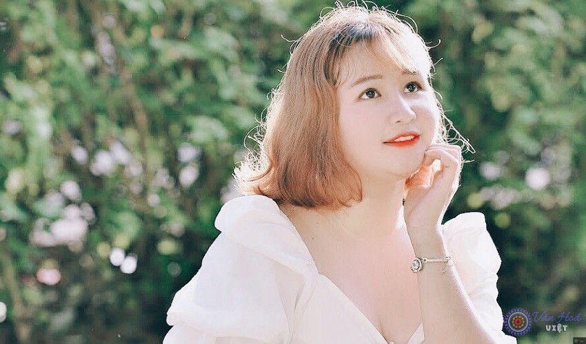 Ngoài ra, cô còn đảm nhiệm vị trí phó đạo diễn, trợ lý đạo diễn. Mục đích là để có thể học hỏi và có thêm kinh nghiệm thực tế tại trường quay.