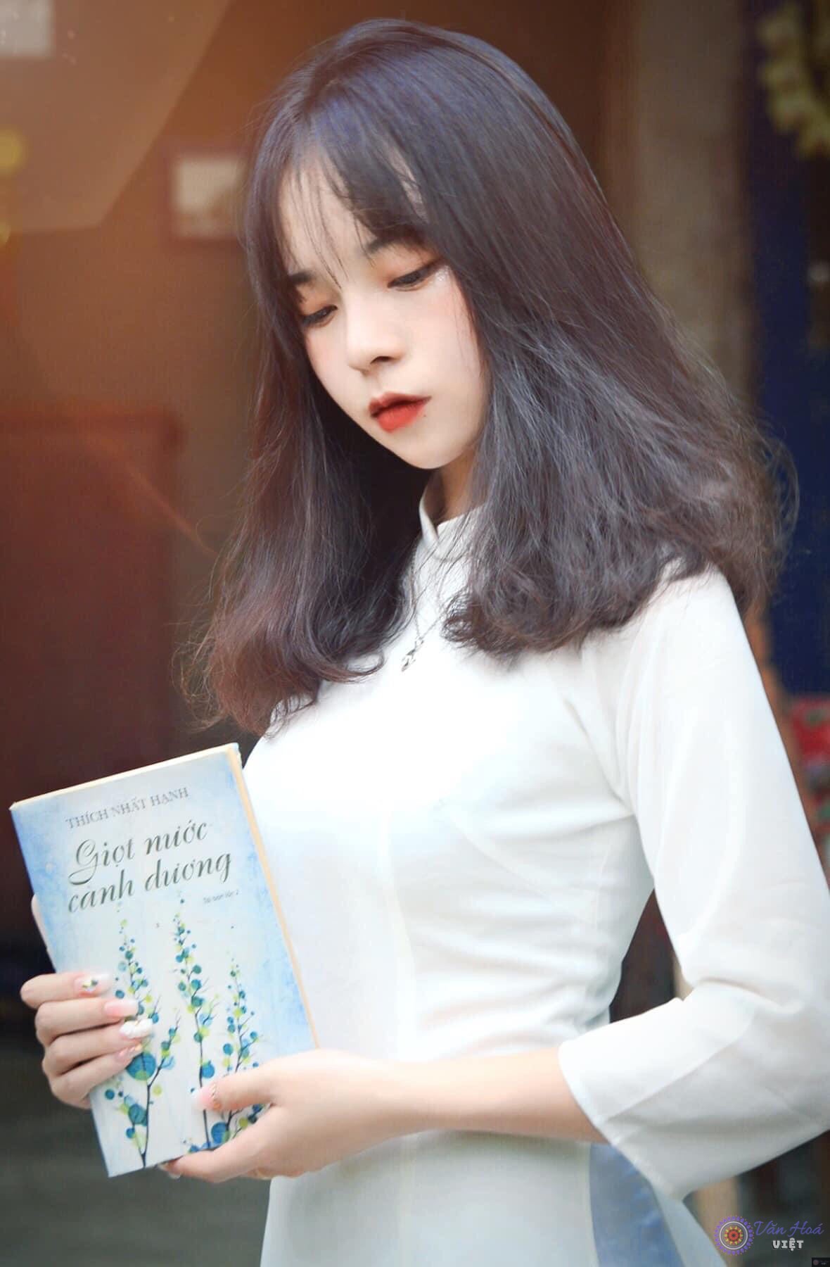 Hotgirl 2003 với sở thích đọc sách, ca hát, chơi đàn, chơi cờ và vẽ vời