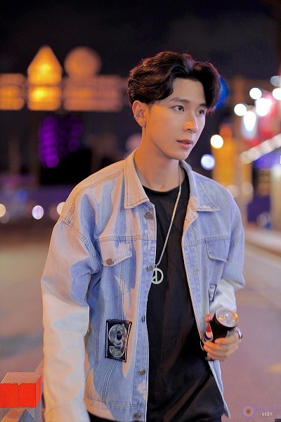 Trồng nhiều cây xanh xung quanh nhà, đi du lịch là sở thích của anh chàng