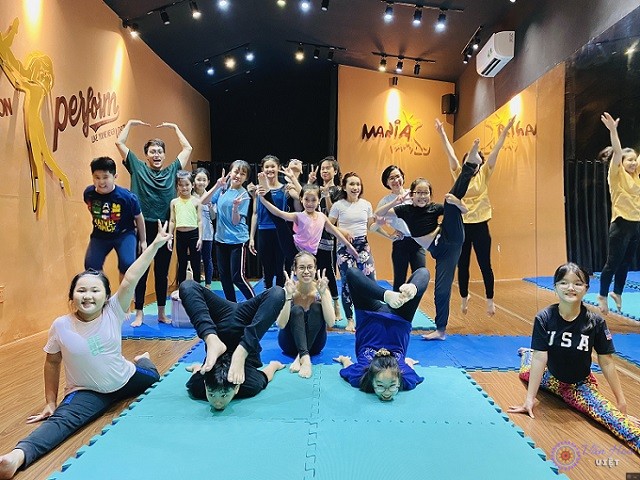 Ngôi nhà Mania Family - nơi trái tim yêu nhảy múa được thắp lửa.