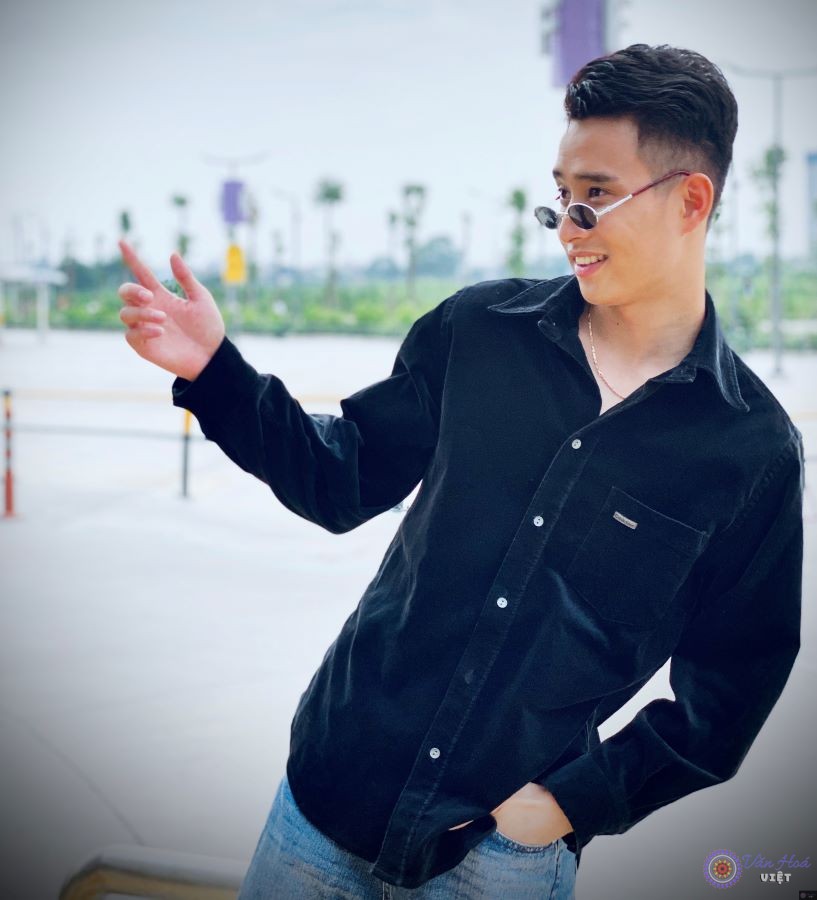 Vẻ ngoài trẻ trung của nam diễn viên.