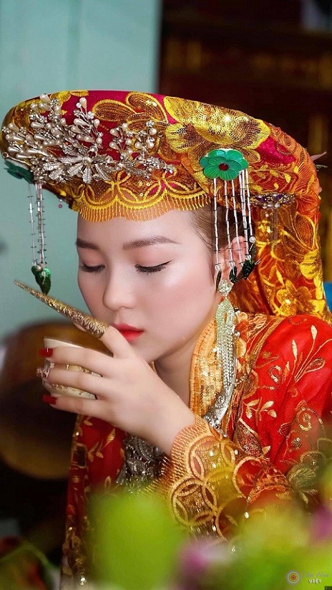 Thanh đồng Hà Hương sở hữu khí chất cao quý