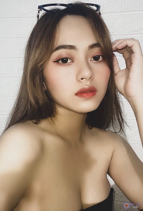 Vẻ đẹp quyến rũ và đôi mắt to tròn khiến bao người mơ ước của nàng Hotgirl.