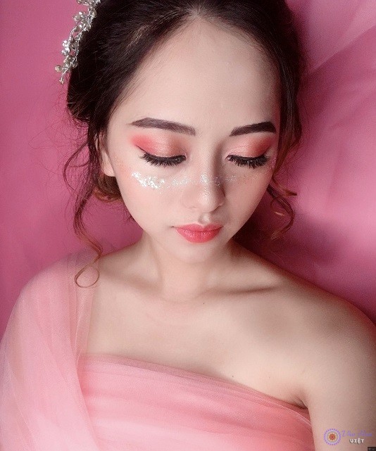 Thu Hiền với vẻ đẹp trong trẻo.
