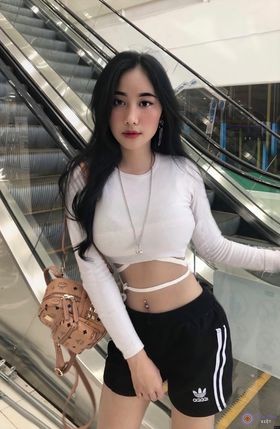 Trần Gia Thùy với vòng eo bao người mong ước