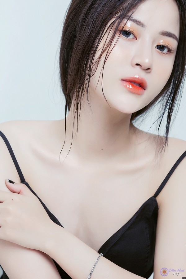Vẻ ngoài quyến rũ của cô nàng