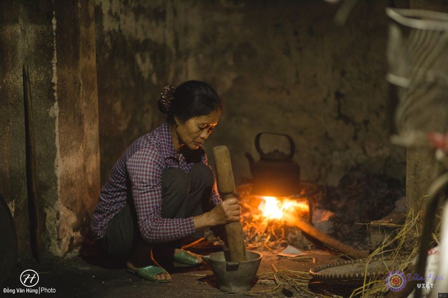 Hình ảnh người mẹ nơi quê hương
