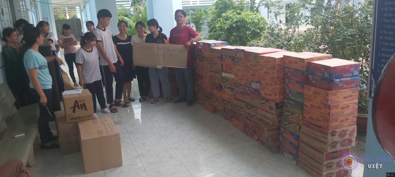 giữa tâm lũ miền trung sáng ngời hành động đẹp