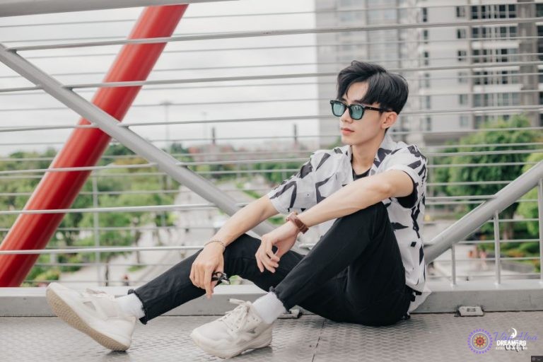 Nguyễn Trần Minh Tiến UEH- Chàng sinh viên tràn đầy năng lượng