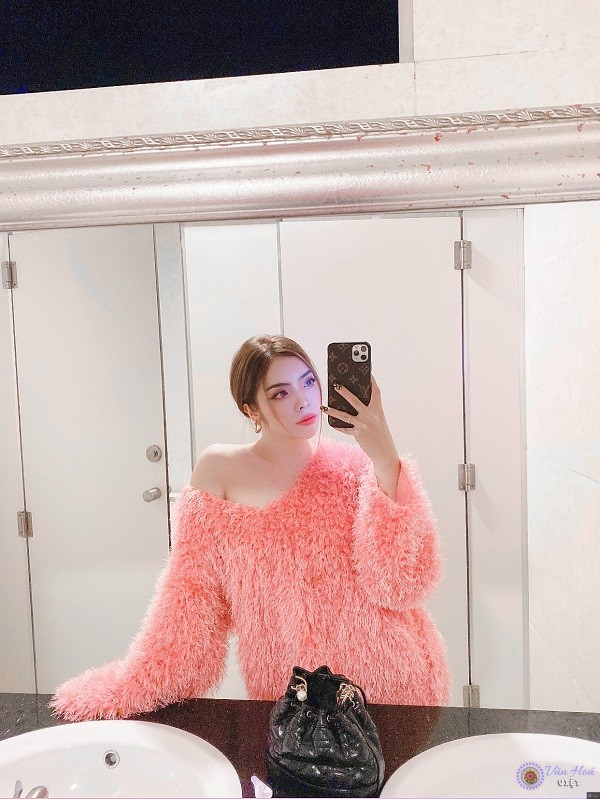 Cô nàng với phong cách ăn mặ trendy