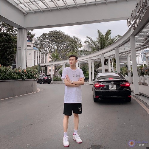 Không chỉ sở hữu gương mặt điển trai khiến bao người ghen tị. Khánh Hưng còn có gu thời trang cực chất