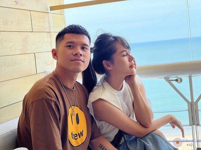 Cầu thủ Dương Thanh Hào - Chàng trai vui vẻ bên cạnh vợ mình